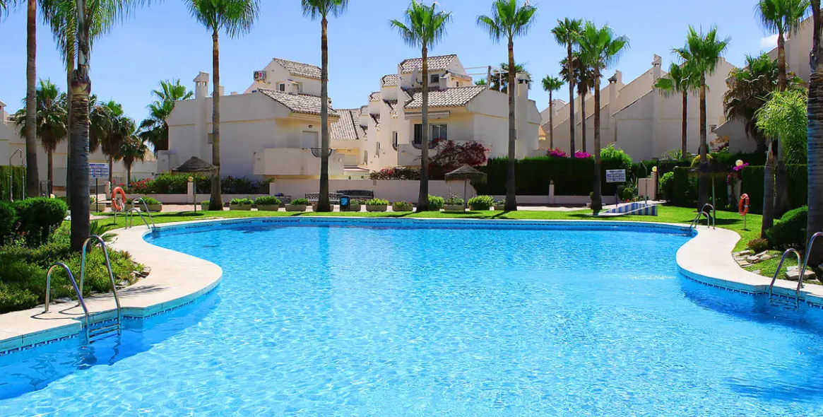 Long-term rent of townhouse in Las Chapas 3