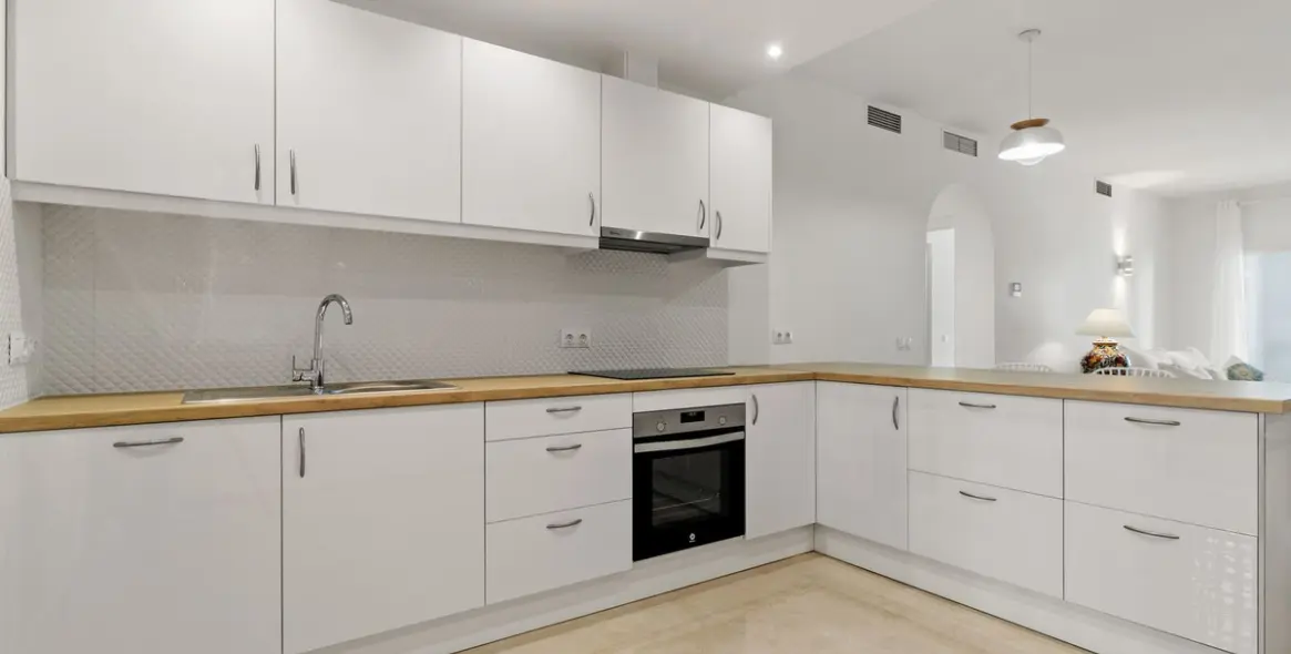 Долгосрочная аренда апартаментов на первом этаже в Costalita 8