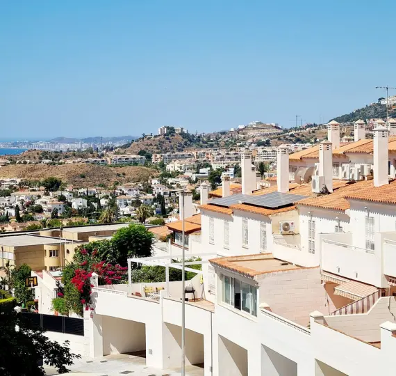 Долгосрочная аренда апартаментов на среднем этаже в Benalmadena