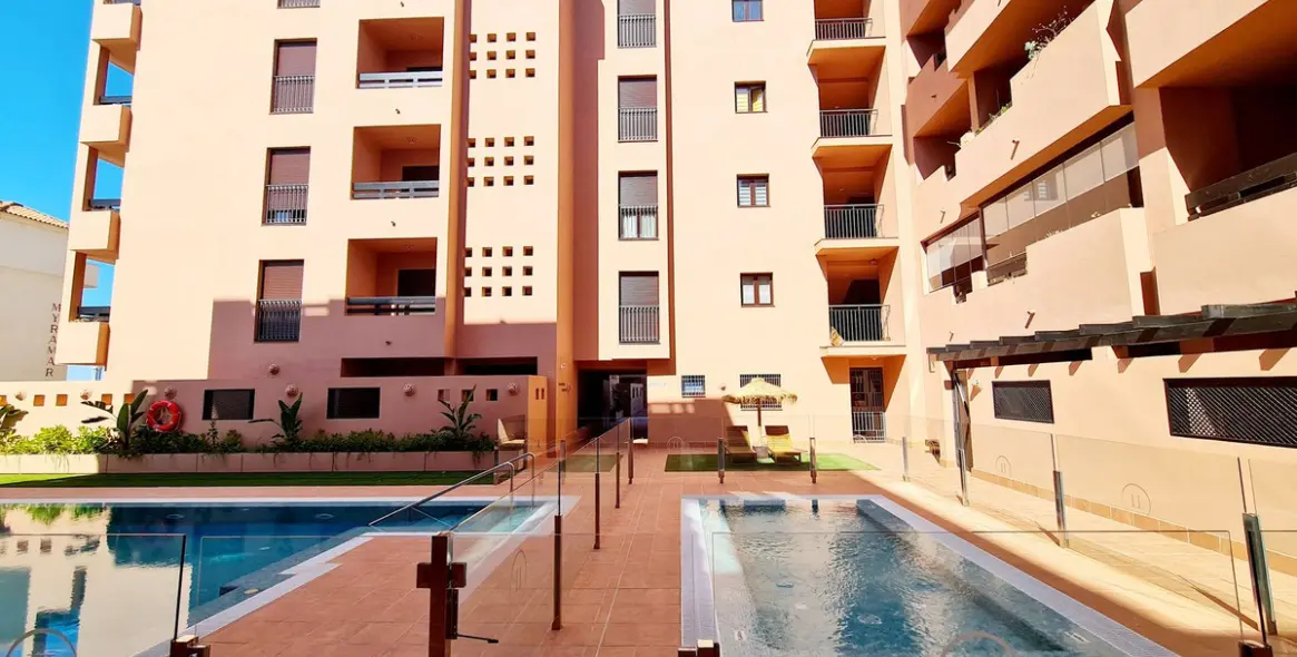 Долгосрочная аренда апартаментов на среднем этаже в Benalmadena 3