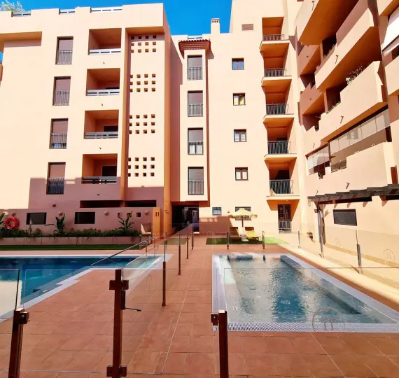 Долгосрочная аренда апартаментов на среднем этаже в Benalmadena