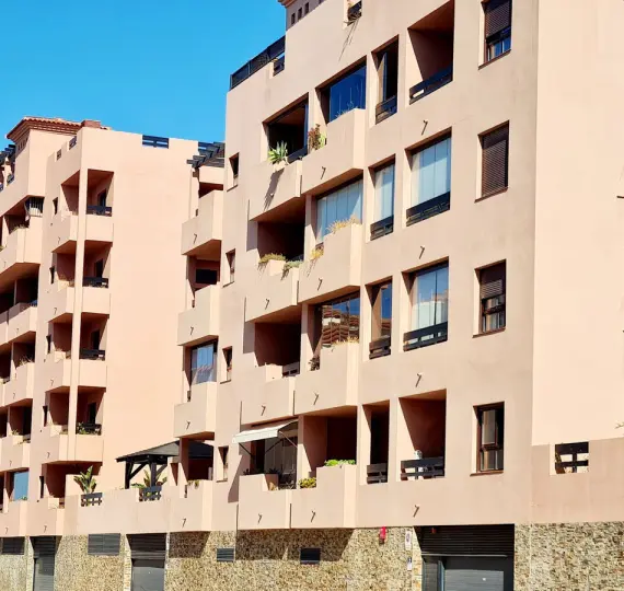 Долгосрочная аренда апартаментов на среднем этаже в Benalmadena