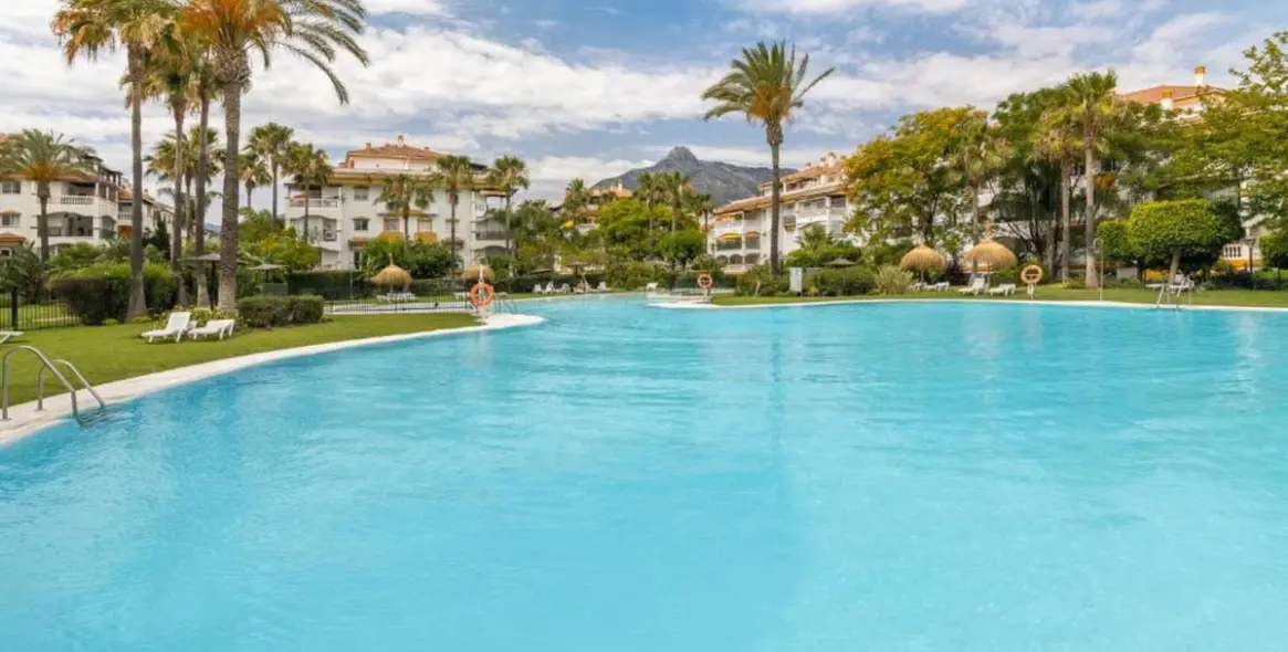 Long-term rent of ground floor apartment in Nueva Andalucía 1