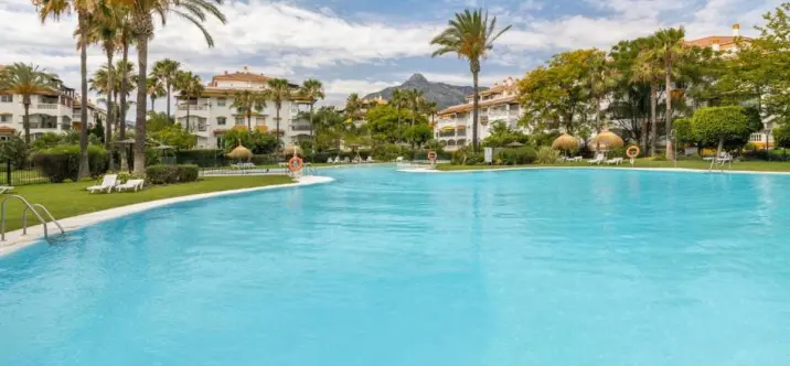 Alquiler a largo plazo de apartamento en planta baja en Nueva Andalucía 0