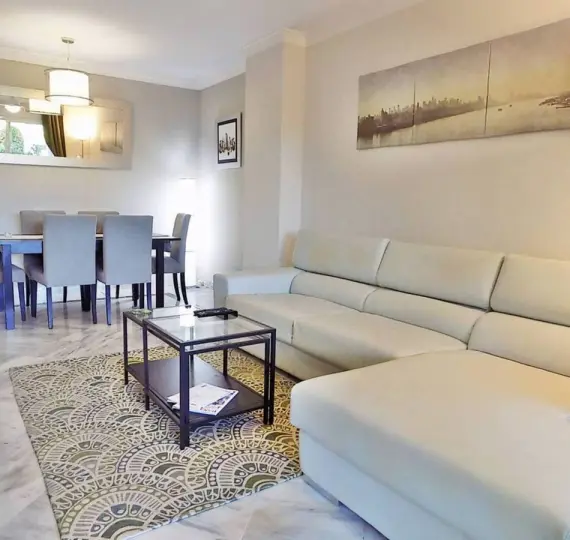 Alquiler a largo plazo de apartamento en planta baja en Nueva Andalucía