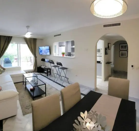 Alquiler a largo plazo de apartamento en planta baja en Nueva Andalucía