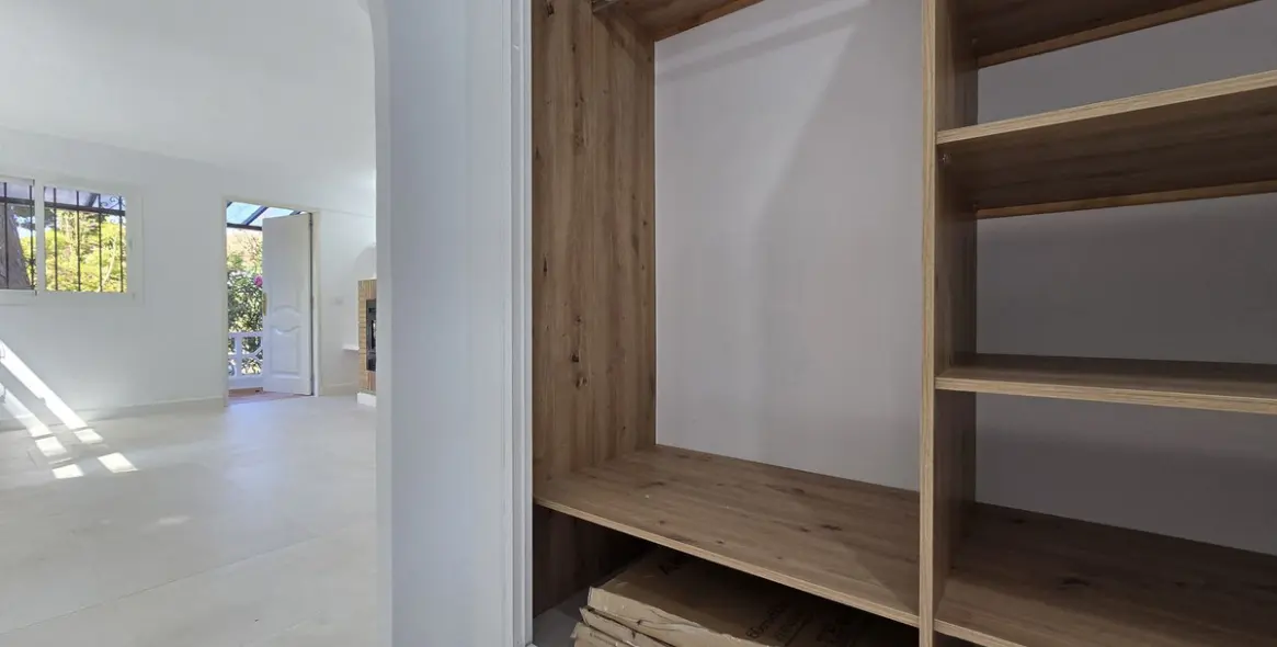 Долгосрочная аренда дома на две семьи в Elviria 15