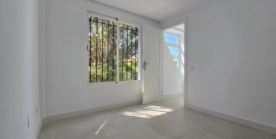 Alquiler a largo plazo de casa pareada en Elviria 25