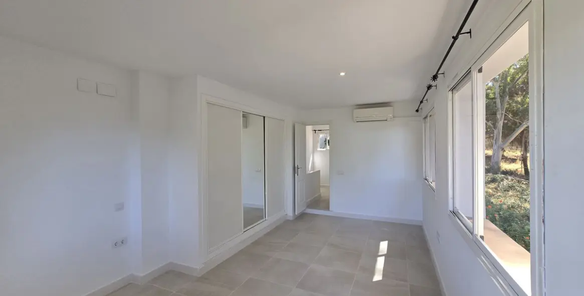 Alquiler a largo plazo de casa pareada en Elviria 28