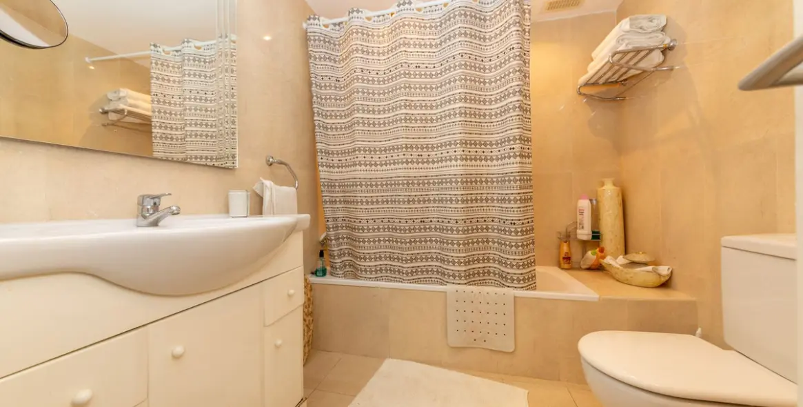 Долгосрочная аренда апартаментов на первом этаже в Marbella (район Marbella) 10