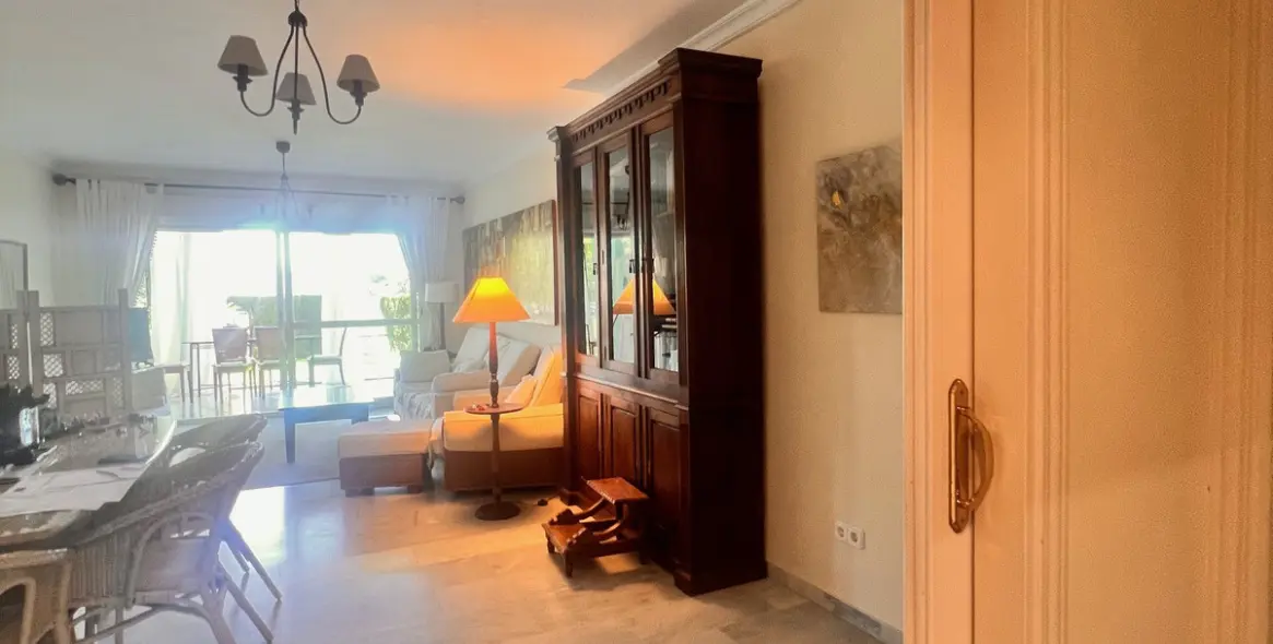 Long-term rent of middle floor apartment in Guadalmina Baja 10