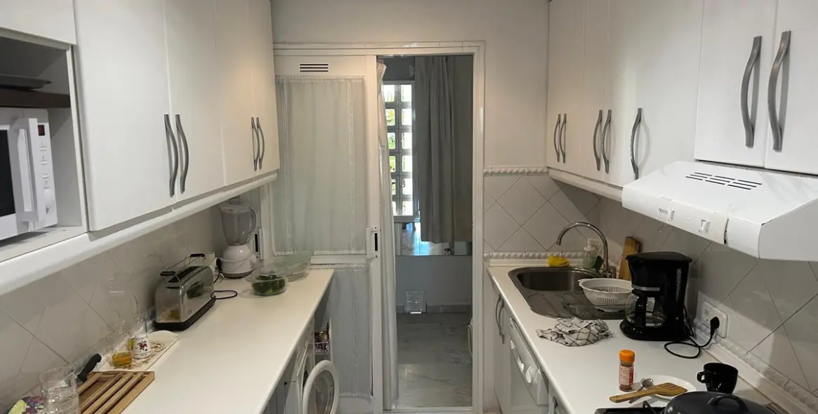 Long-term rent of middle floor apartment in Guadalmina Baja 12