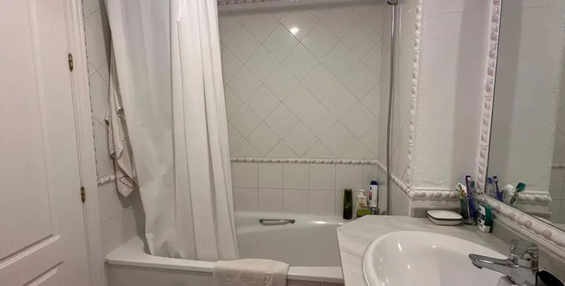 Long-term rent of middle floor apartment in Guadalmina Baja 13