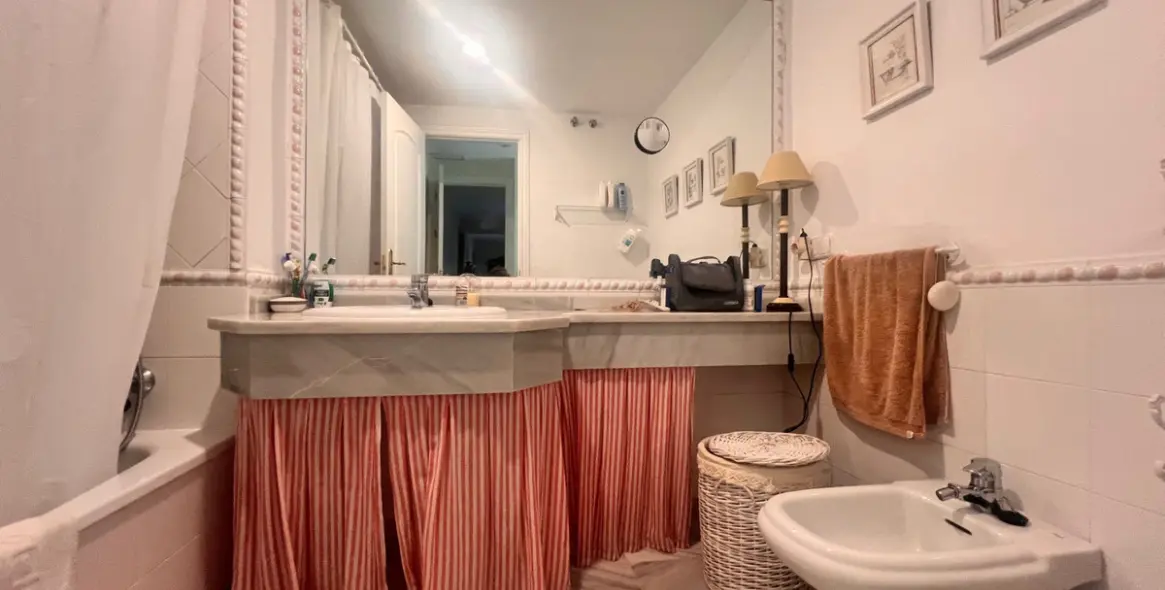 Долгосрочная аренда апартаментов на среднем этаже в Guadalmina Baja 21