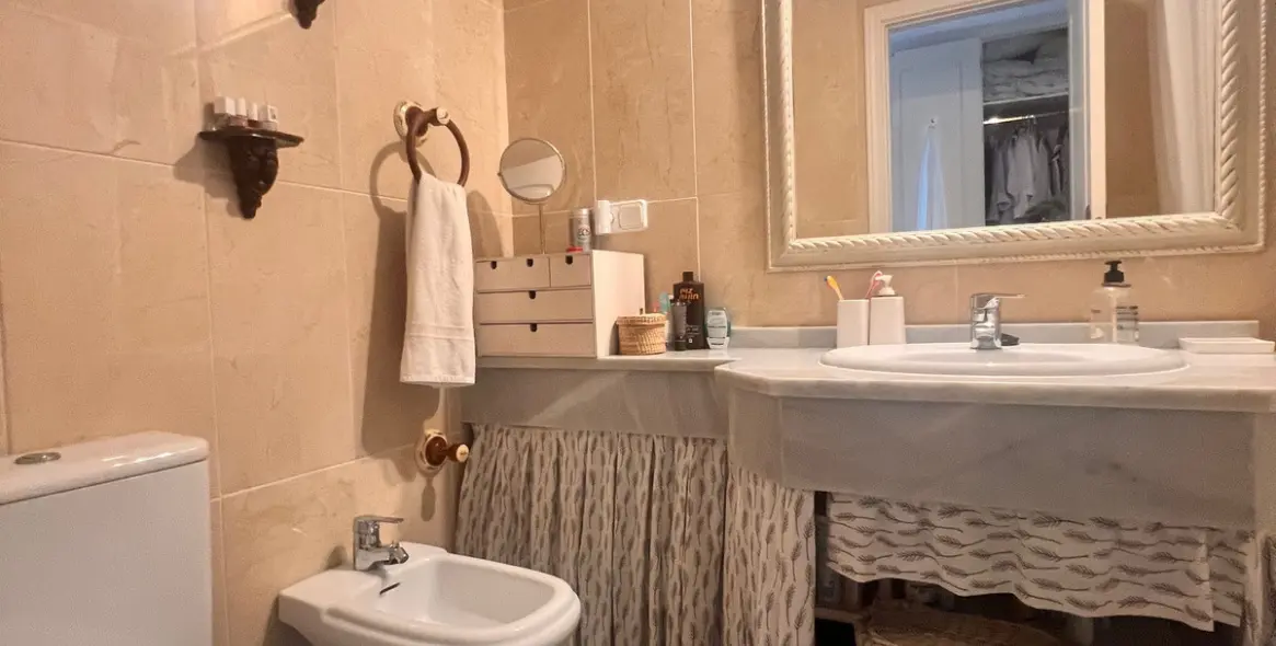 Долгосрочная аренда апартаментов на среднем этаже в Guadalmina Baja 29