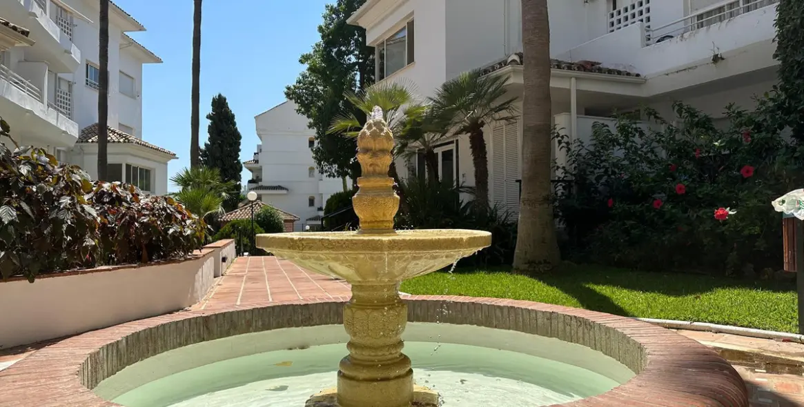 Долгосрочная аренда апартаментов на среднем этаже в Guadalmina Baja 30