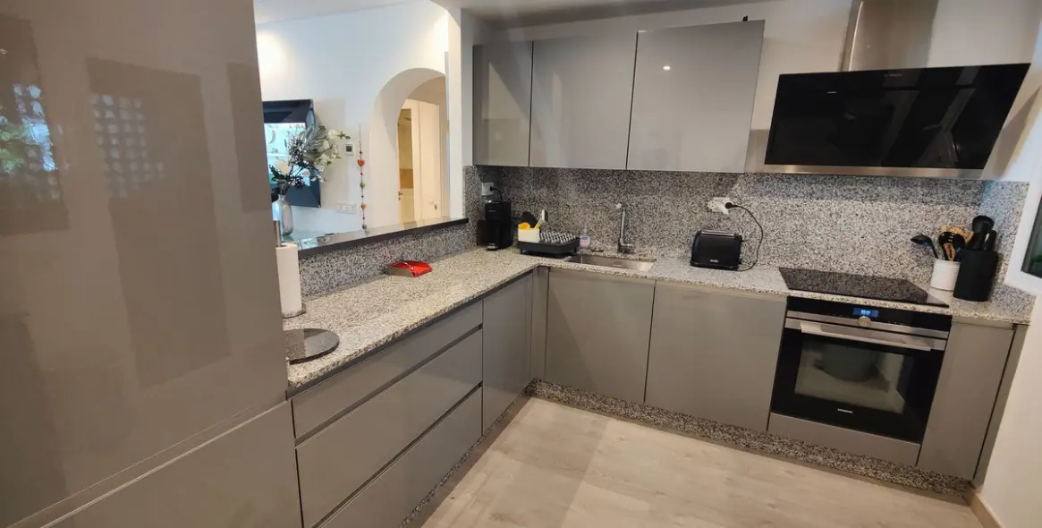 Долгосрочная аренда апартаментов на первом этаже в Puerto Banús 9