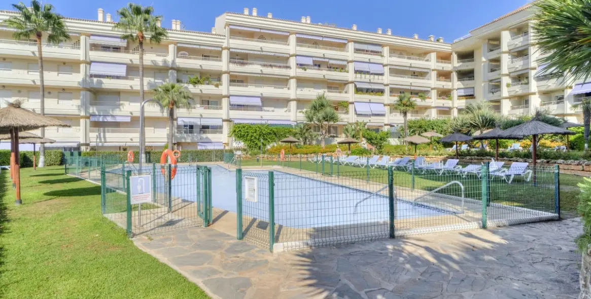 Долгосрочная аренда апартаментов на первом этаже в Marbella (район The Golden Mile) 1