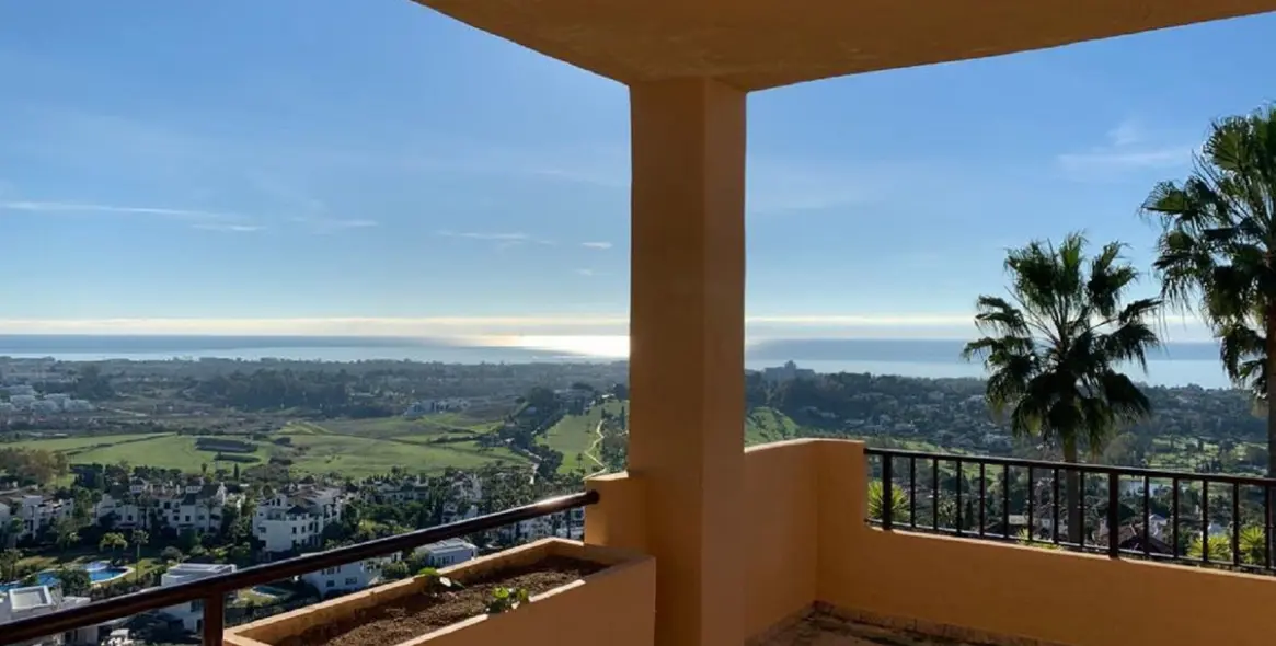 Long-term rent of middle floor apartment in Benahavís 3