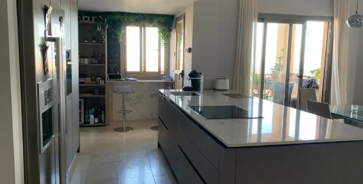 Long-term rent of middle floor apartment in Benahavís 7
