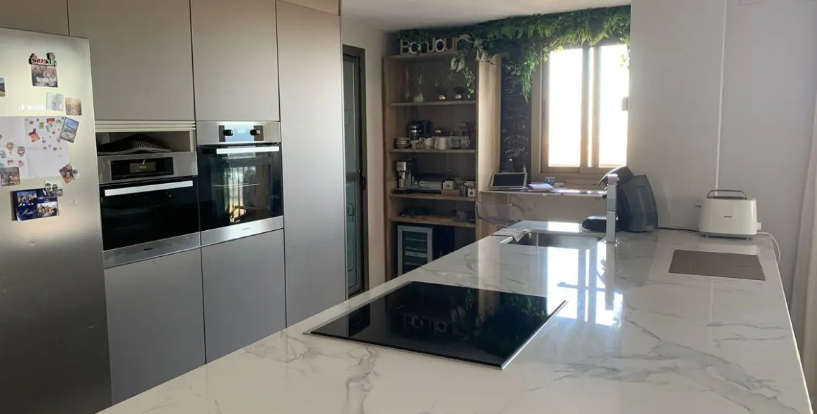 Long-term rent of middle floor apartment in Benahavís 13