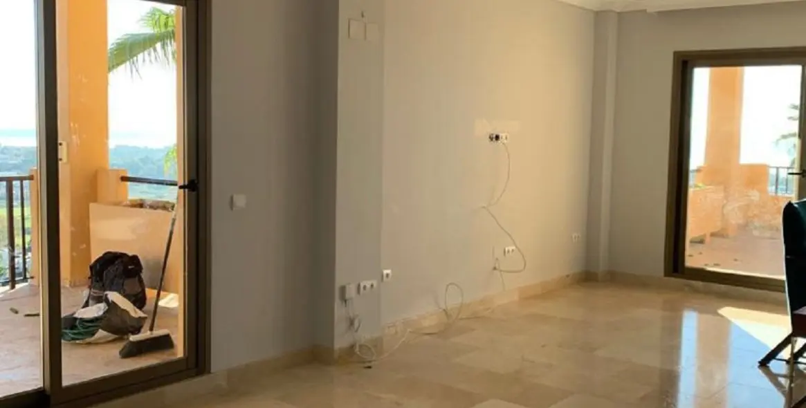 Долгосрочная аренда апартаментов на среднем этаже в Benahavís 15