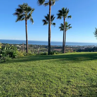 Alquiler a largo plazo de apartamento en planta media en Benahavís