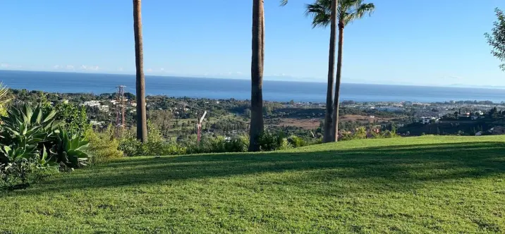 Alquiler a largo plazo de apartamento en planta media en Benahavís 3