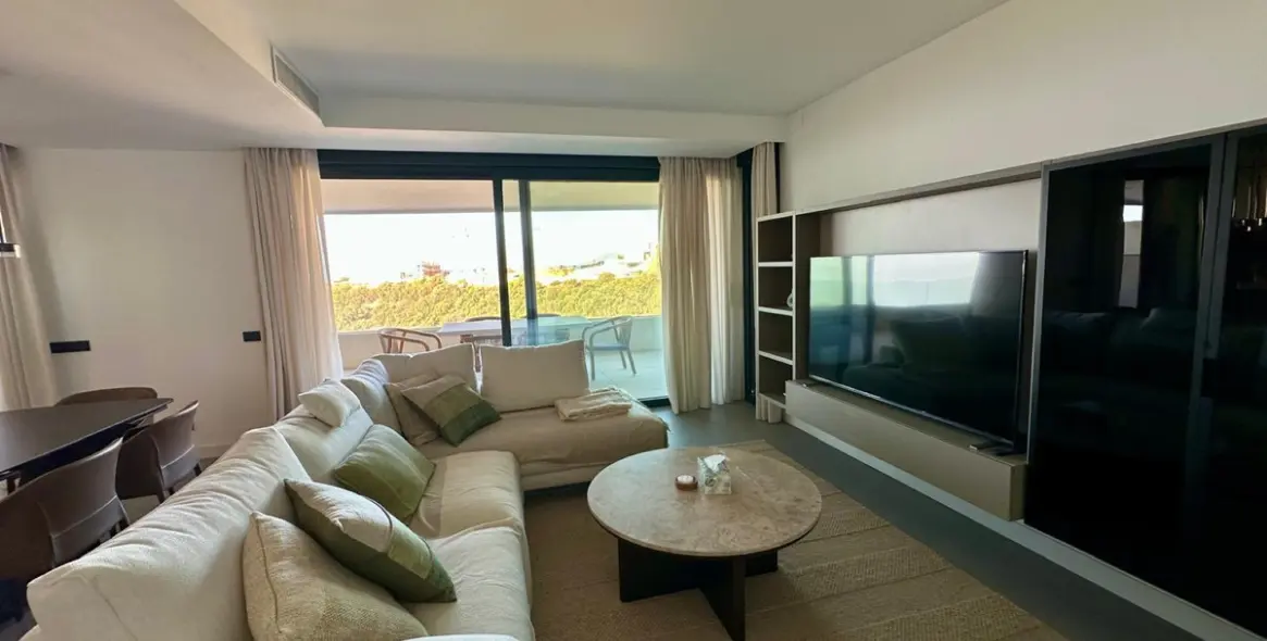 Long-term rent of middle floor apartment in Altos de los Monteros 8