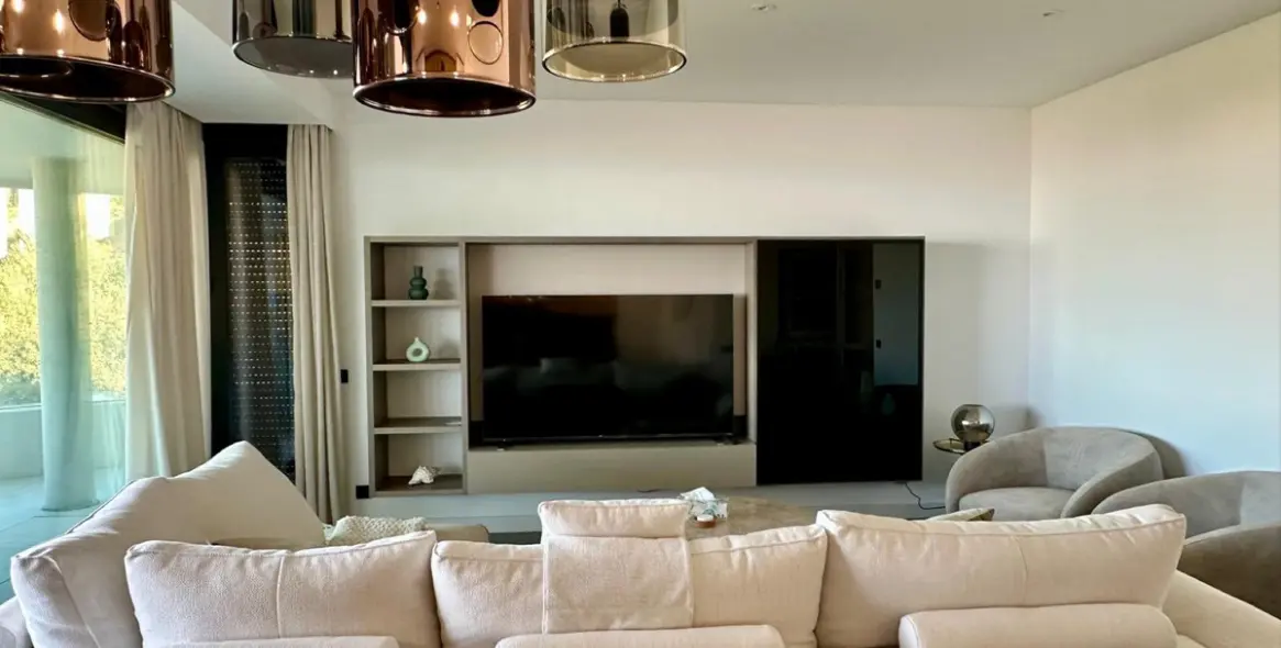 Long-term rent of middle floor apartment in Altos de los Monteros 10