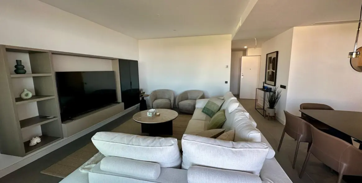 Long-term rent of middle floor apartment in Altos de los Monteros 12