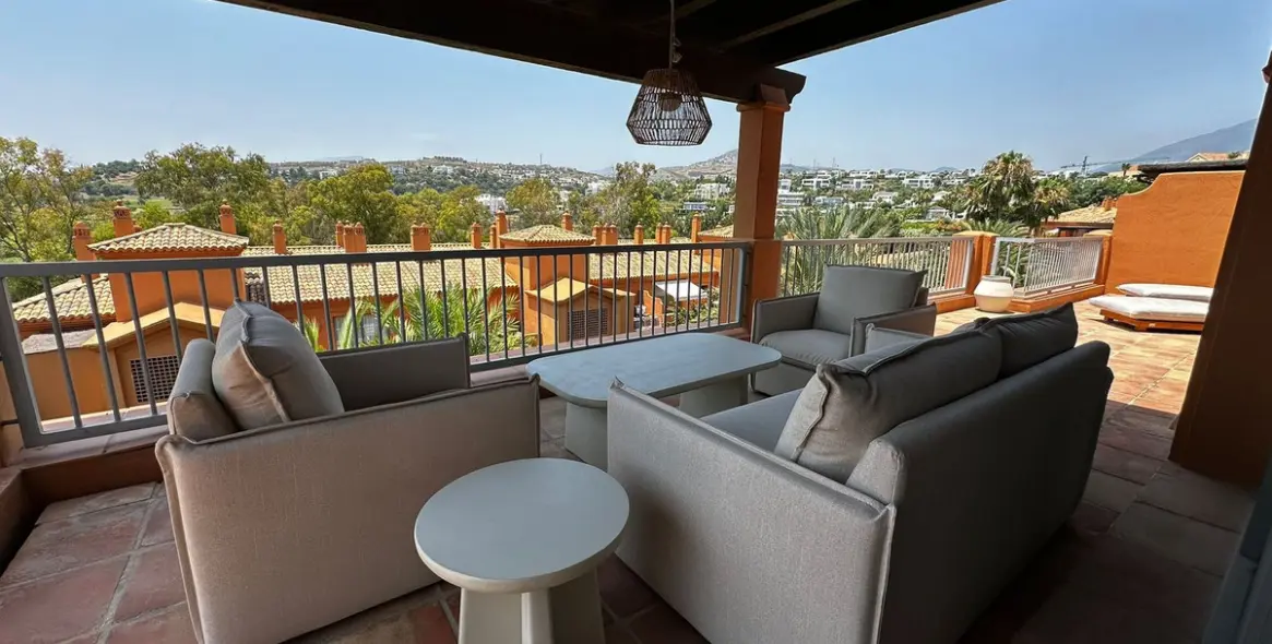 Long-term rent of penthouse in Atalaya 5