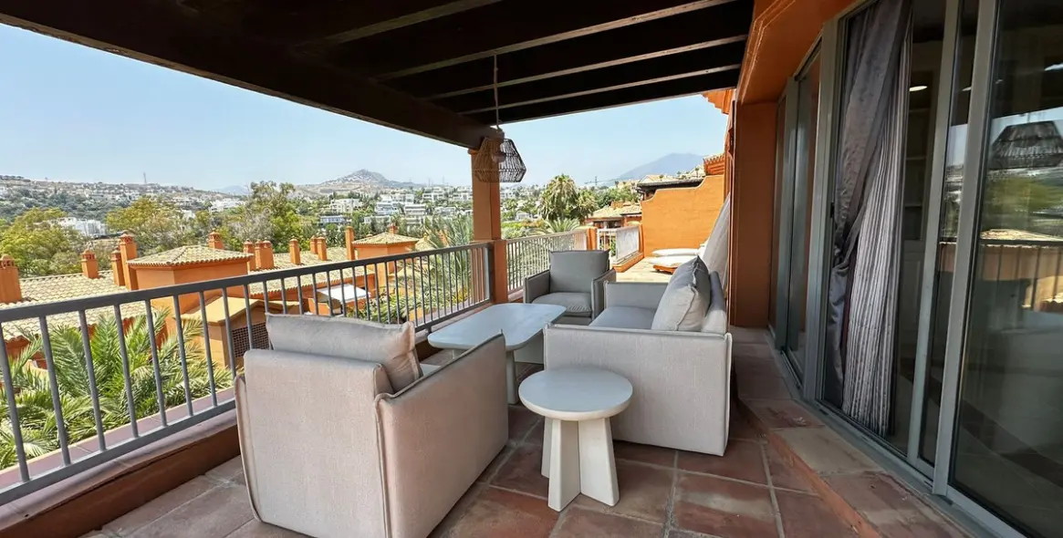 Long-term rent of penthouse in Atalaya 6