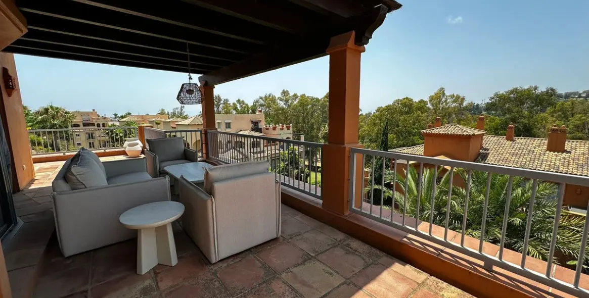Long-term rent of penthouse in Atalaya 8