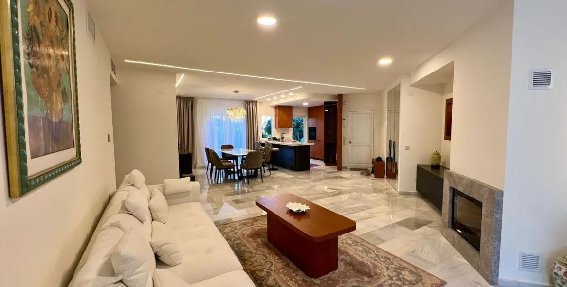 Долгосрочная аренда апартаментов на первом этаже в Marbella (район The Golden Mile) 1