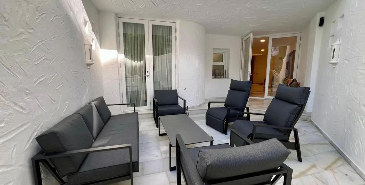 Short-term rent of ground floor apartment in The Golden Mile 18