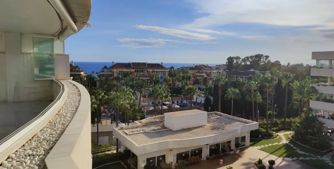 Long-term rent of middle floor apartment in Marbella 2