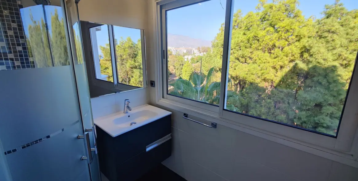 Долгосрочная аренда апартаментов на среднем этаже в Marbella 24