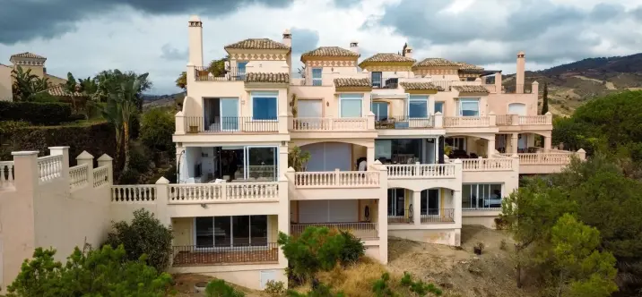 Long-term rent of semi-detached house in Elviria 1