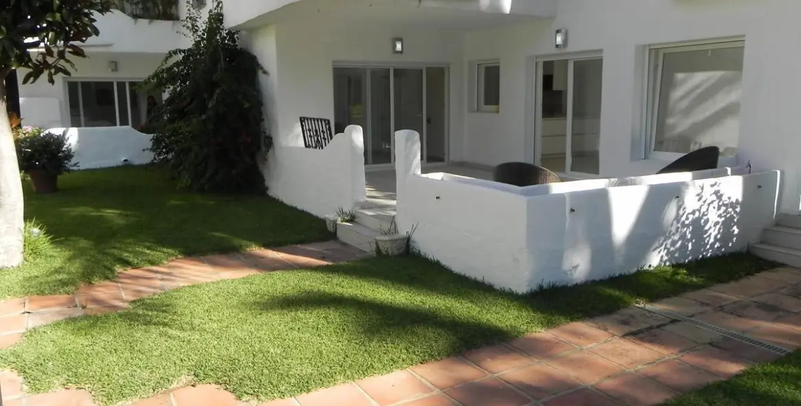 Long-term rent of ground floor apartment in Puerto Banús 2