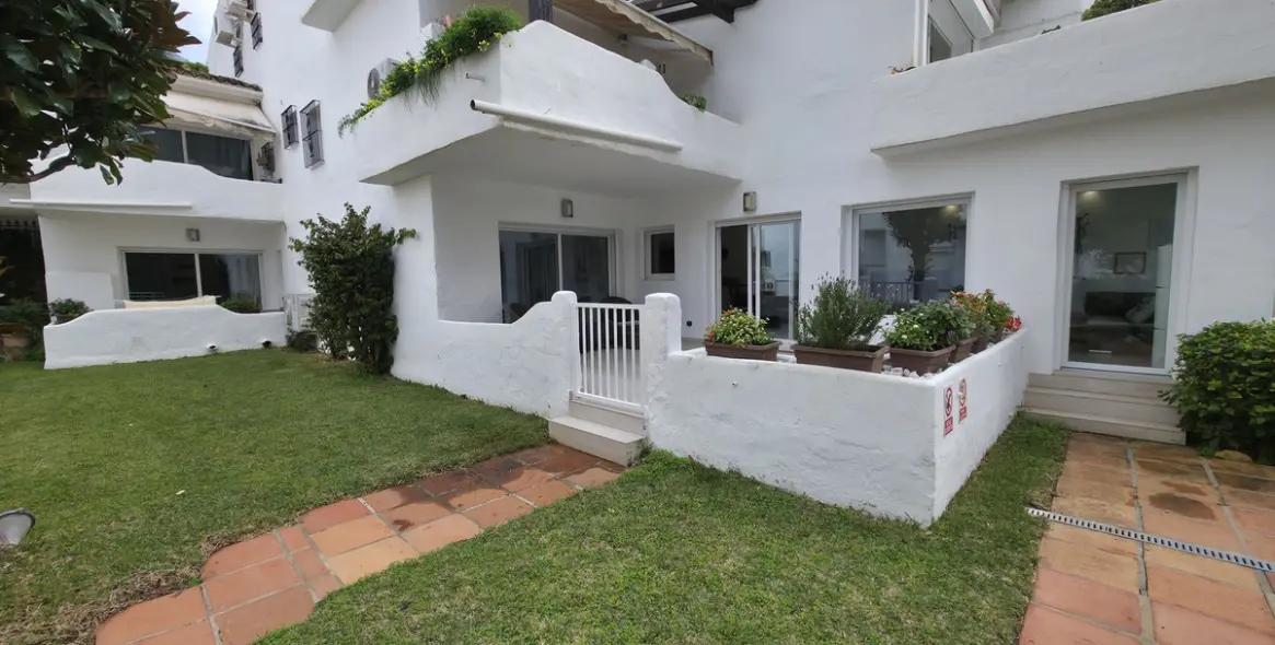 Long-term rent of ground floor apartment in Puerto Banús 18