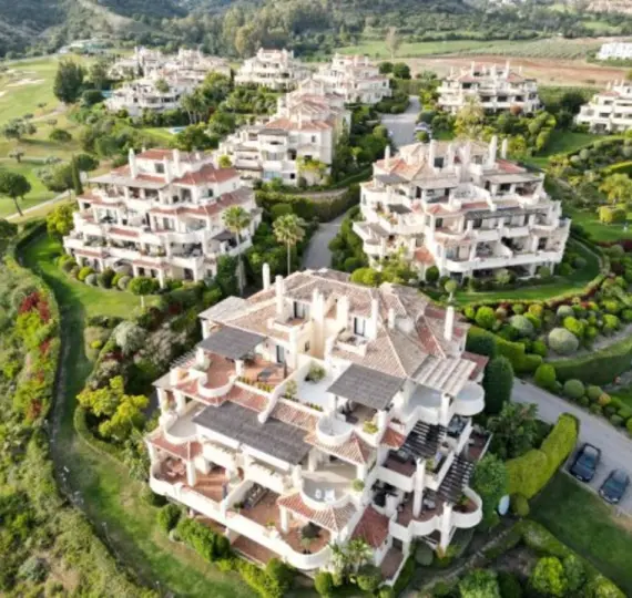 Long-term rent of penthouse duplex in Benahavís