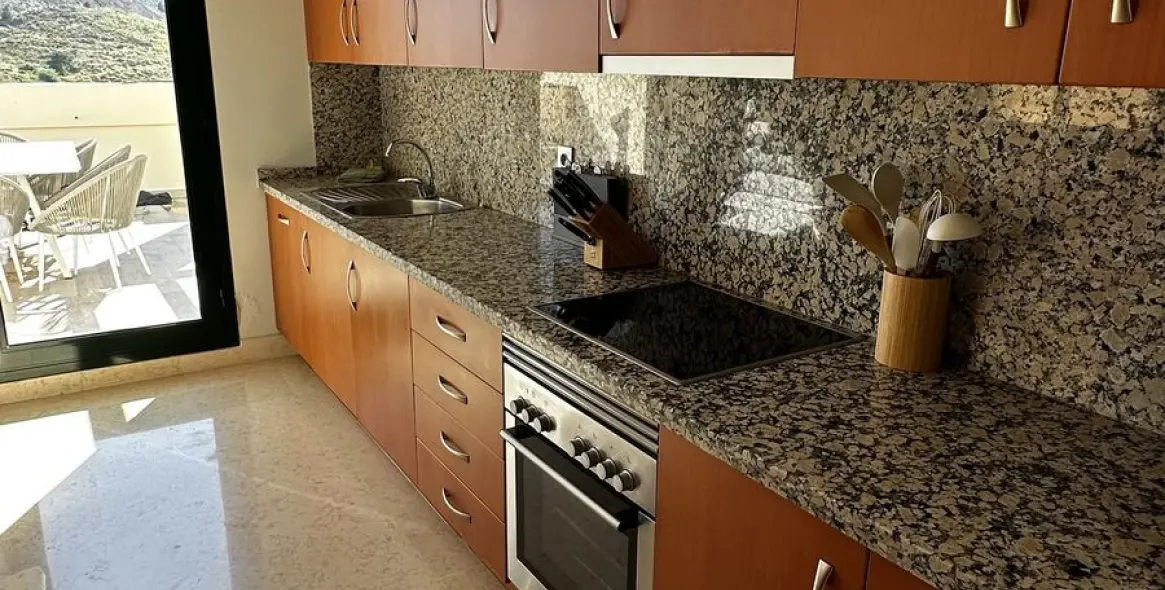 Долгосрочная аренда двухуровневого пентхауса в Benahavís 24