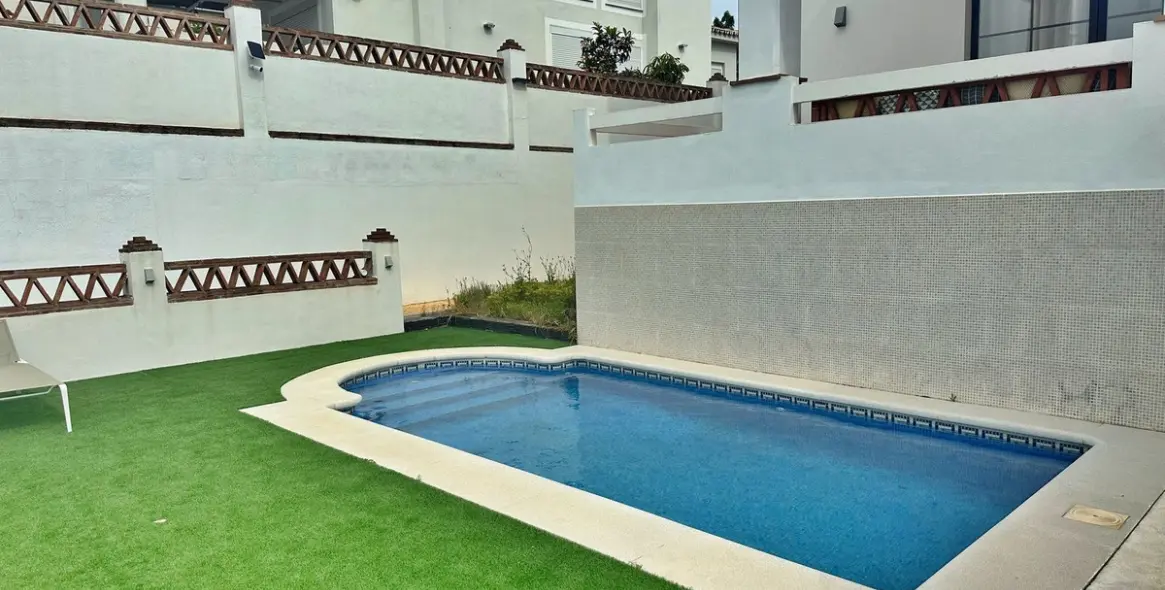 Долгосрочная аренда  отдельно стоящей виллы в Selwo 8