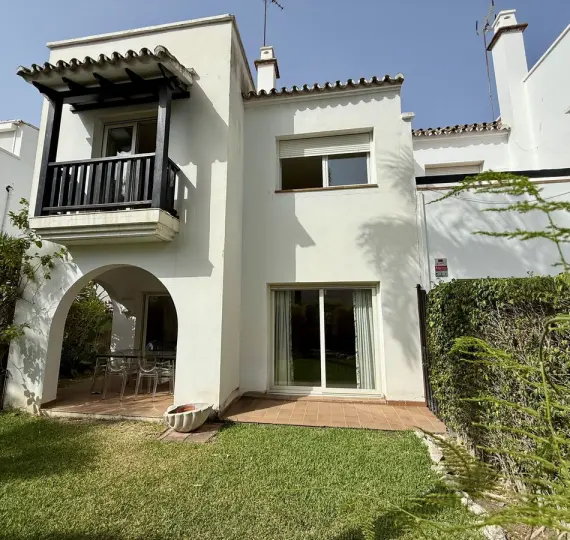 Long-term rent of semi-detached house in The Golden Mile