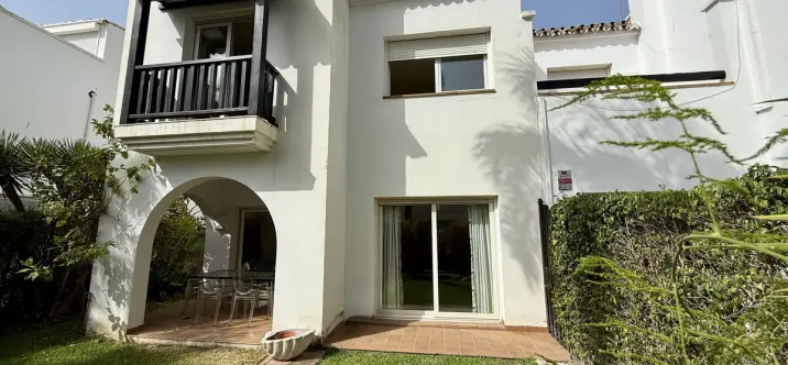 Long-term rent of semi-detached house in The Golden Mile 0