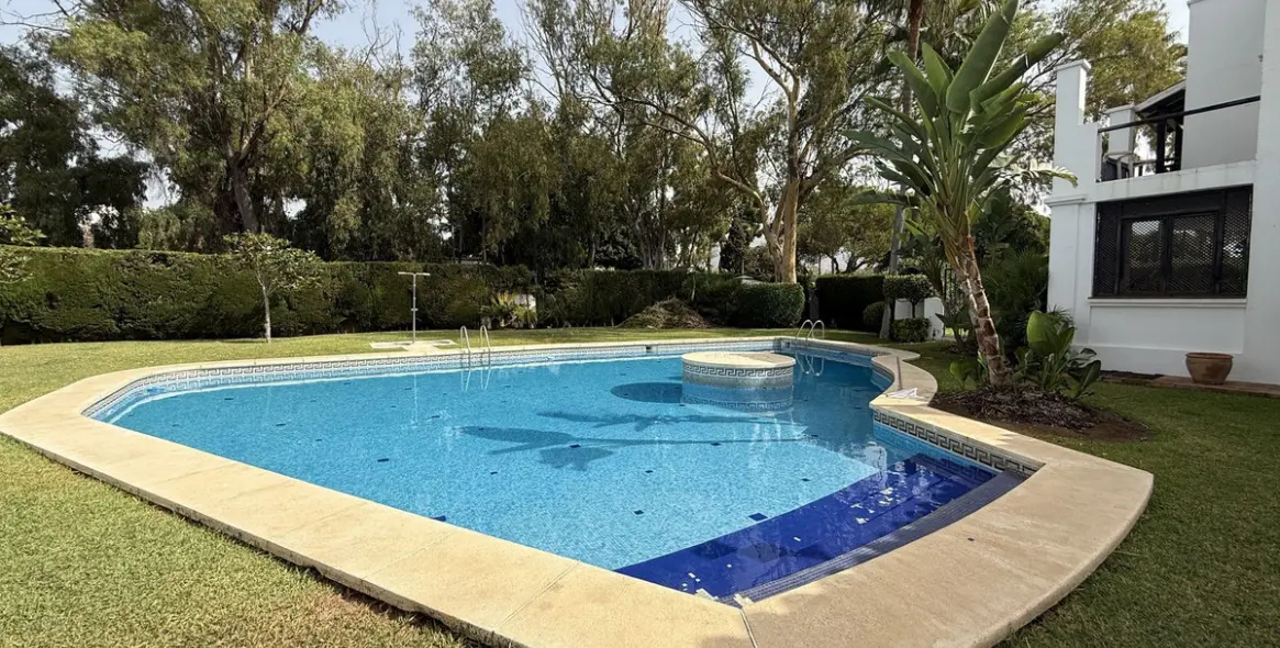 Long-term rent of semi-detached house in The Golden Mile 2