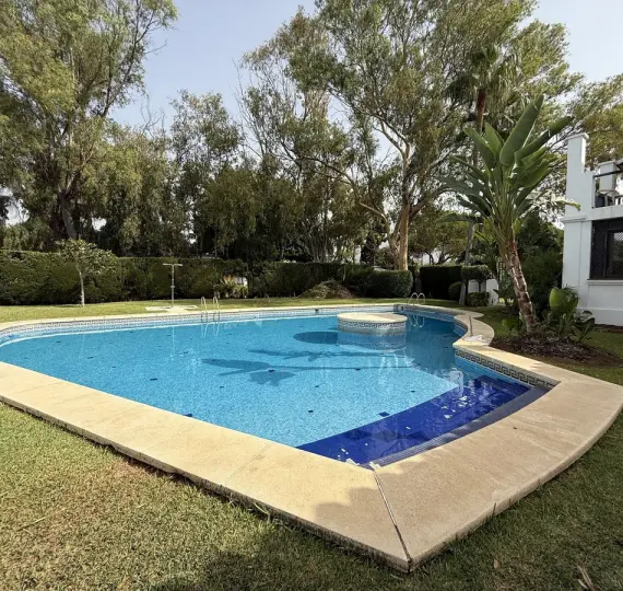 Long-term rent of semi-detached house in The Golden Mile