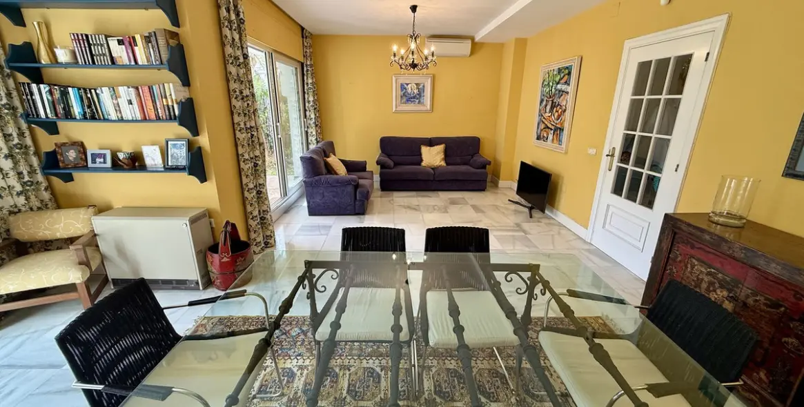 Long-term rent of semi-detached house in The Golden Mile 7