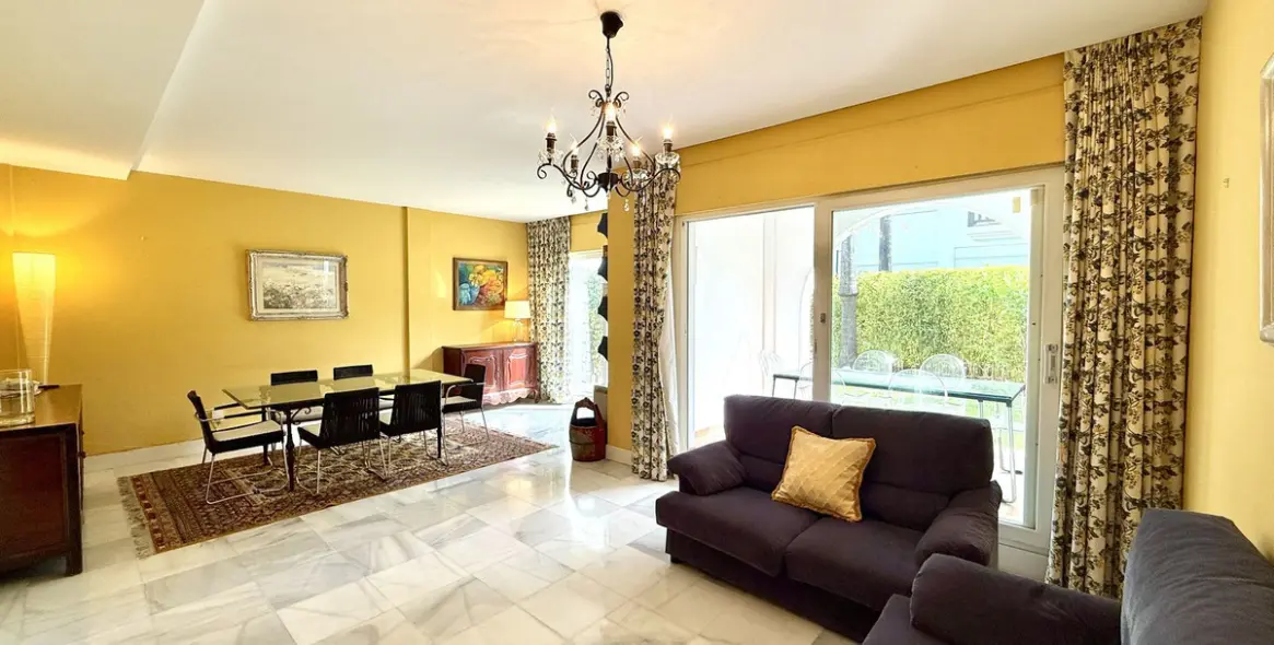 Long-term rent of semi-detached house in The Golden Mile 8